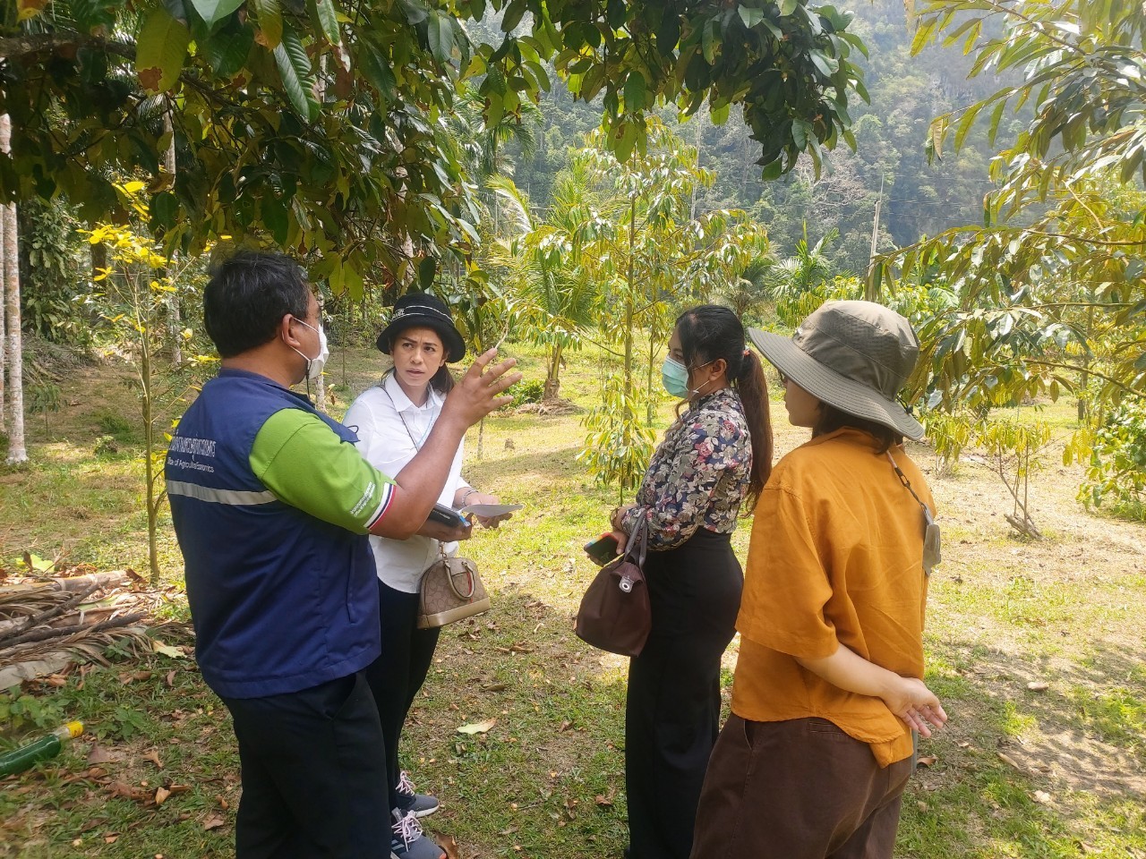 สำนักงานเศรษฐกิจการเกษตร ลงพื้นที่ติดตามผลการดำเนินงานโครงการพัฒนาศักยภาพการผลิตกาแฟของกลุ่มเกษตรกรทำสวนเขาทะลุ
