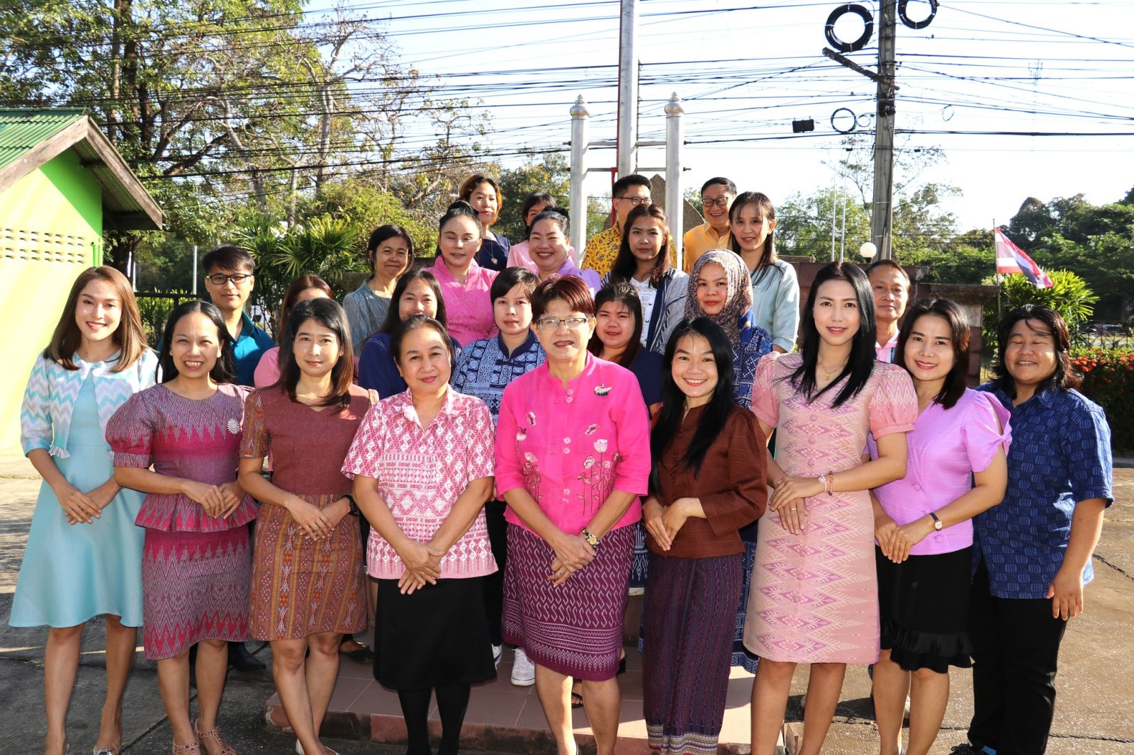 สศท.3 จัดกิจกรรมรณรงค์ปลูกฝังวัฒนธรรมองค์กรให้บุคลากรแต่งกายด้วยชุดไทยหรือผ้าไทย ประจำปีงบประมาณ 2566