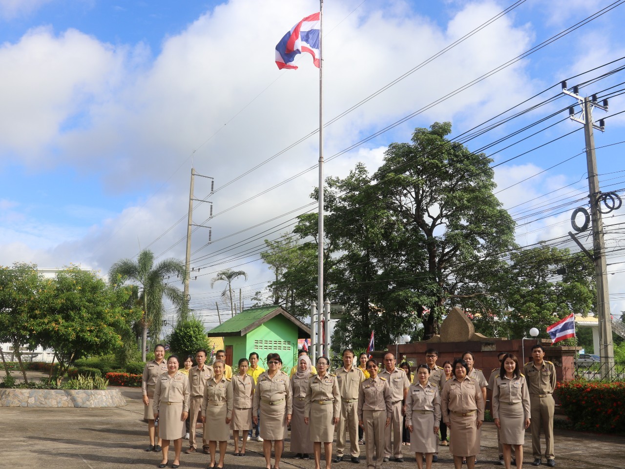 สศท.3 จัดกิจกรรมเคารพธงชาติ และร้องเพลงชาติไทย เนื่องในวันพระราชทานธงชาติไทย 28 กันยายน ประจำปี 2567