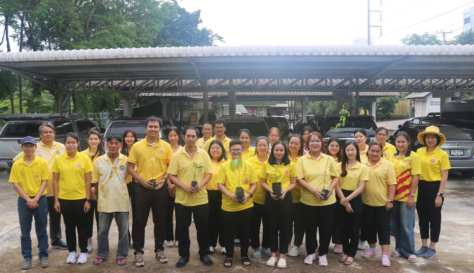 Regional Office of Agricultural Economics 6 (ROAE6) held the Tree Planting Activity of the “72 Million Trees – Reviving the Forest” Project, in the auspicious occasion of His Majesty the King’s 6th Cycle Birthday Anniversary. 