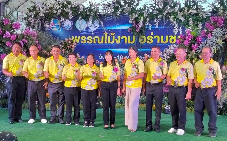 นางสาวนริศรา เอี่ยมคุ้ย ผอ.สศท.6 เข้าร่วมพิธีเปิดงาน "พรรณไม้งาม อร่ามชล" ครั้งที่ 7 ณ สนามหน้าศาลากลางจังหวัดชลบุรี โดยนายธวัชชัย ศรีทอง  ผู้ว่าราชการจังหวัดชลบุรีเป็นประธานในพิธีเปิด