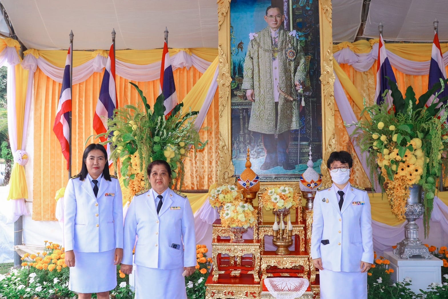 สศท.9 ร่วมพิธีทำบุญตักบาตรถวายพระราชกุศล  และร่วมพิธีวางพวงมาลา