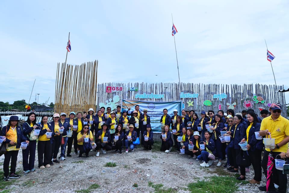 A study visit to the Crab Bank and the release of juvenile crabs back into the wild at the Small Fishing Group in front of Wat Komut, Chonburi Province.