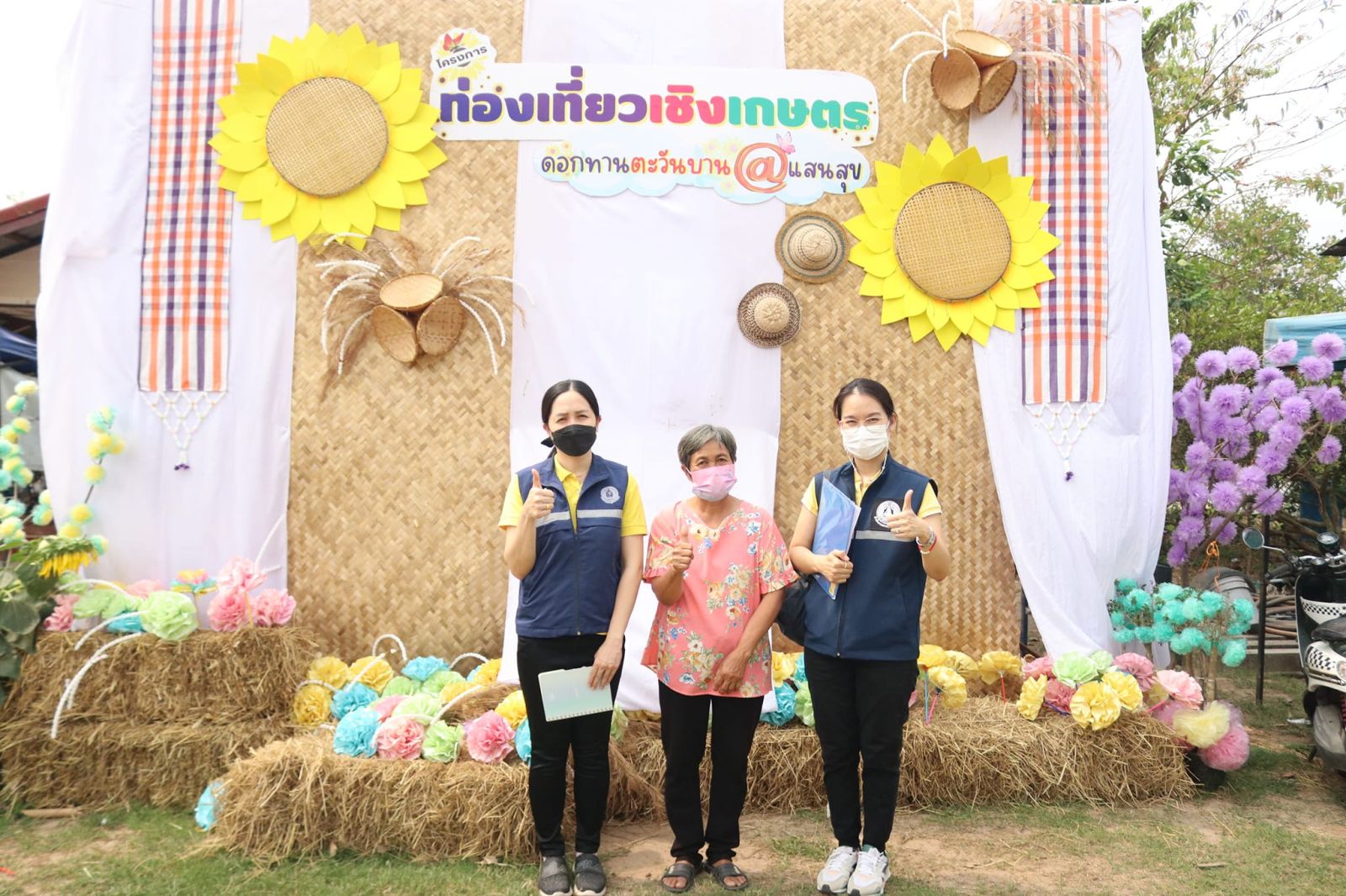 Large-scale ornamental flowers farmers, Moo 9’ A major production source in Warinchamrap District, Ubonratchathani Province Complete production of ornamental flowers Generate group income over 9 million baht per year