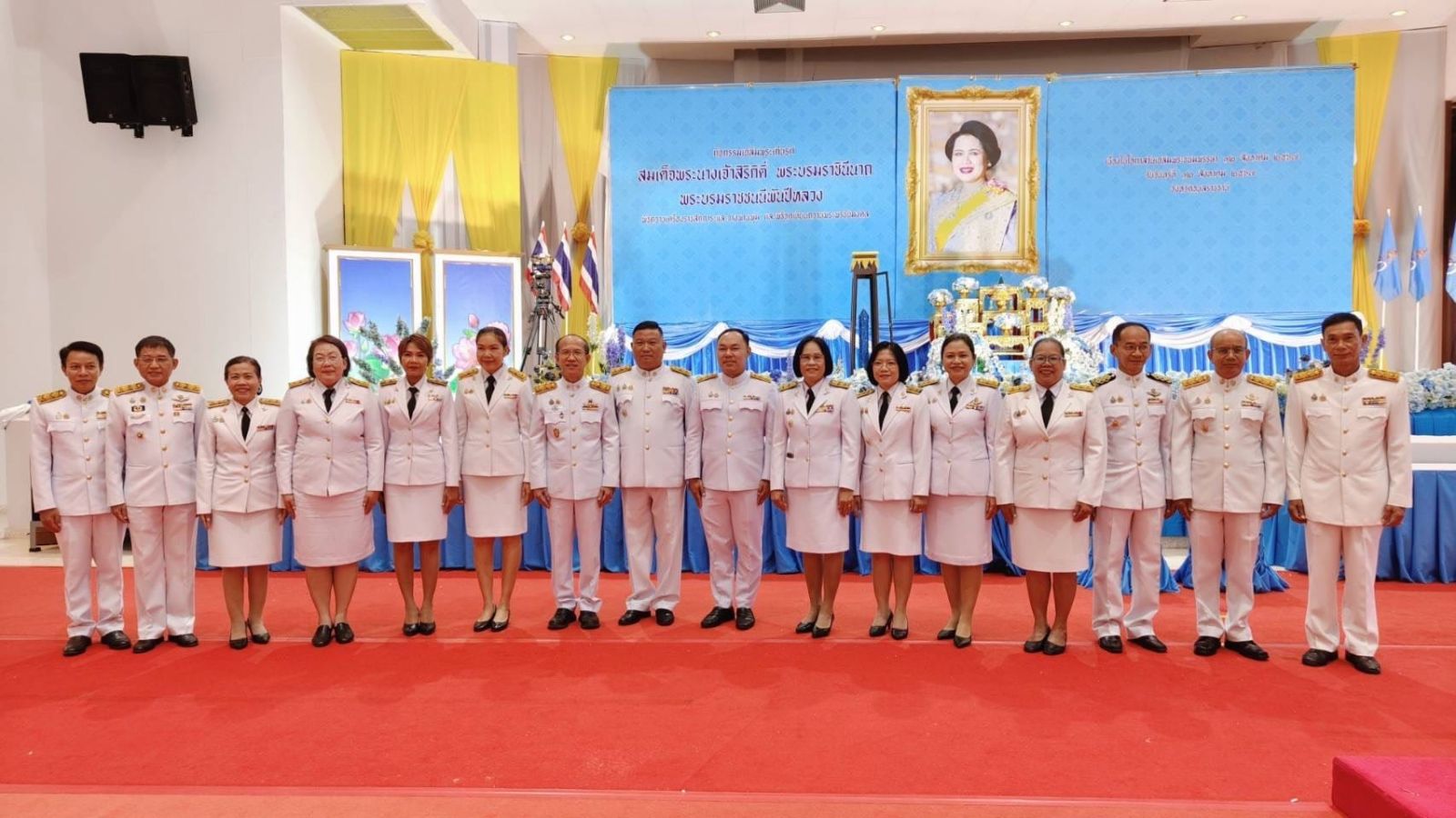 พิธีถวายเครื่องสักการะและวางพานพุ่ม และพิธีจุดเทียนถวายพระพรชัยฯ