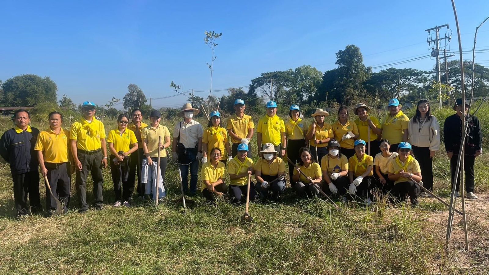 สศท.4 ร่วมกิจกรรมบำเพ็ญประโยชน์ปรับปรุงภูมิทัศน์บริเวณสวนคูณอัตลักษณ์เมืองขอนแก่น ตำบลท่าพระ อำเภอเมือง จังหวัดขอนแก่น 