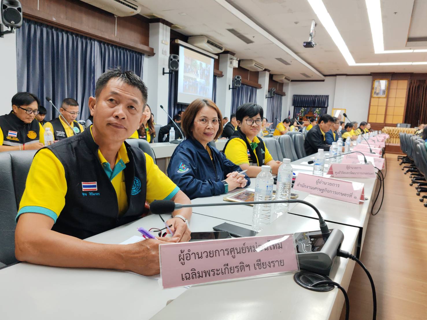 สำนักงานเศรษฐกิจการเกษตรที่ 1 ร่วมประชุมมาตรการเยียวยาผู้ประสบภัยหลังน้ำท่วมและลงพื้นที่ติดตามสถานการณ์อุทกภัยในพื้นที่จังหวัดพะเยา ร่วมกับรัฐมนตรีช่วยว่าการกระทรวงเกษตรและสหกรณ์ (นายอัครา พรหมเผ่า) พร้อมคณะ