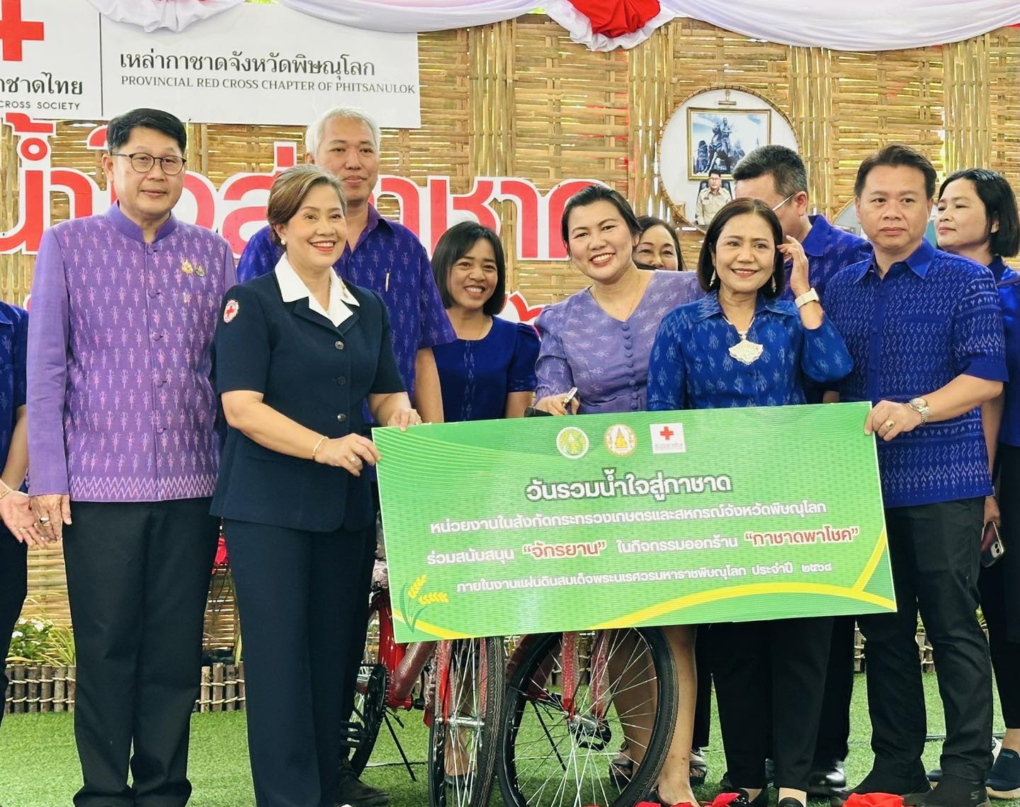 Director of ROAE2 jointly donated bicycles on the "United Hearts Day for the Red Cross" for the fiscal year 2025